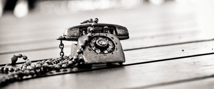 Póngame con alguien que sepa de lo que habla, por favor