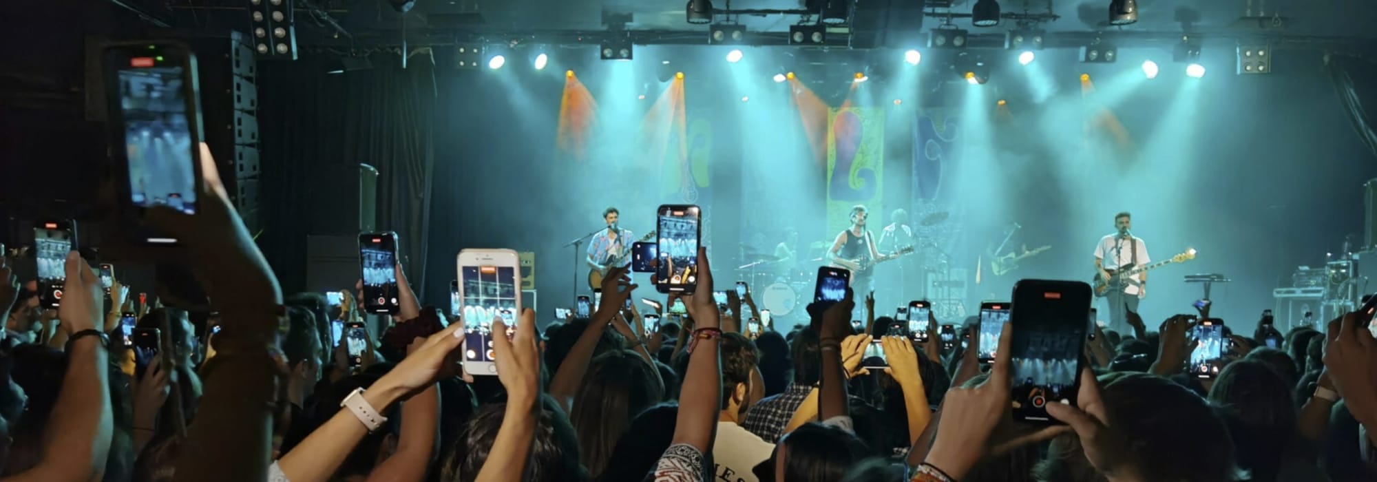 Apple y los jóvenes que aman el iPhone