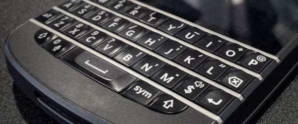 ¿Qué fue de los teclados físicos en los móviles?