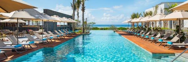 La España de las piscinas y los miniresorts burgueses