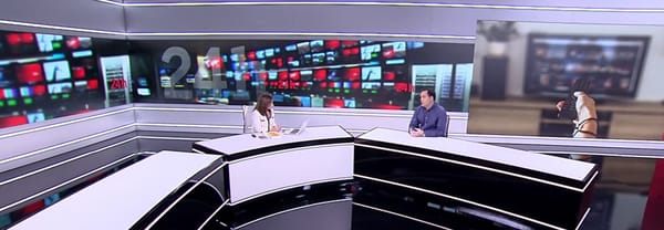 En el plató de Canal 24h, hablando de 'Suscriptocracia'