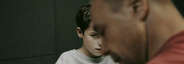 'Adolescence' y la niñez perdida